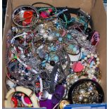 A BOX OF ASSORTED COSTUME JEWELLERY