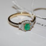 A 9CT GOLD BOYACHA COLUMBIAN EMERALD AND DIAMOND RING, CENTRED WITH BAGUETTE CUT BOYACHA COLUMBIAN