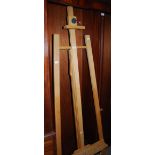 A "ROYAL TALENS" PINE ARTISTS EASEL, APPROX 175CM HIGH X 62CM WIDE
