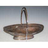 AN ANTIQUE LONDON SILVER OVAL SHAPED BASKET, THE RIM WITH PIERCED DETAIL, 16.5 TROY OZS