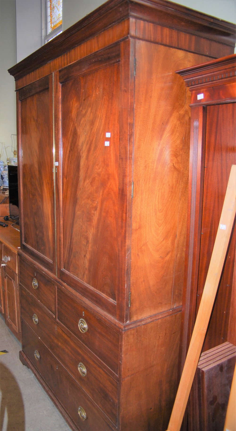 AN ANTIQUE MAHOGANY LINEN PRESS, THE TOP WITH TWO CUPBOARD DOORS OPENING TO THREE SLIDING SHELVES, - Image 2 of 2