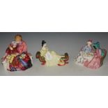 THREE ROYAL DOULTON FIGURES TO INCLUDE "AT EASE" HN2473, "AFTERNOON TEA" HN1747, "FLOWER SELLERS