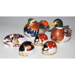 A GROUP OF ROYAL CROWN DERBY ANIMAL FIGURES TO INCLUDE TWO DUCKS, CAT AND THREE LADYBIRDS