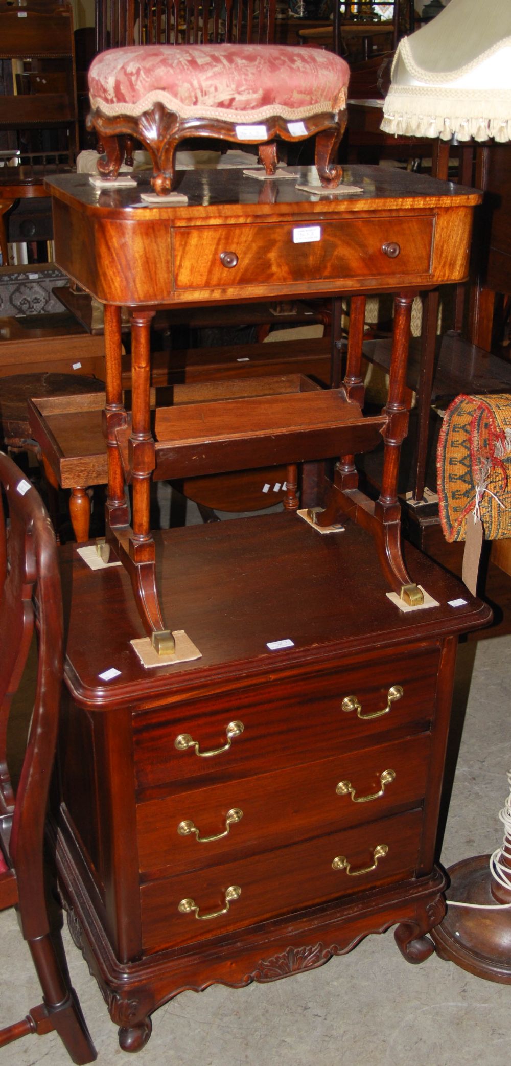 GROUP OF FURNITURE TO INCLUDE REPRODUCTION THREE-DRAWER CHEST, MAHOGANY SIDE TABLE WITH SINGLE