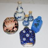 A CHINESE BLUE GLASS SCENT BOTTLE WITH PAINTED DECORATION OF BIRDS AND FOLIAGE, A BLUE AND GILT