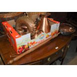 BOX OF ASSORTED COPPER WARE TO INCLUDE MEASURES, KETTLE, JELLY MOULD, ETC, TOGETHER WITH A COPPER