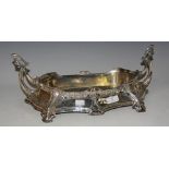 A STERLING SILVER ART NOUVEAU TWIN HANDLED TABLE CENTREPIECE WITH DETACHABLE WHITE METAL LINER,