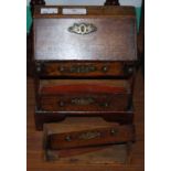 A LATE 19TH / EARLY 20TH CENTURY MAHOGANY APPRENTICE BUREAU