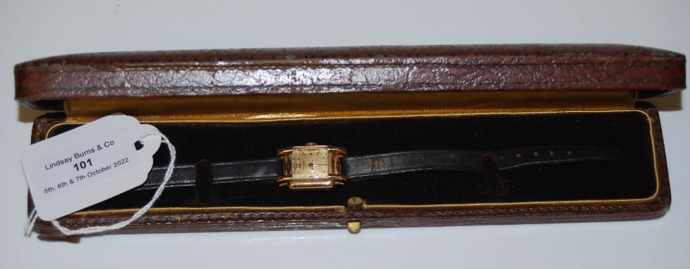 AN 18CT GOLD CASED LADIES WRISTWATCH BY UNIVERSAL, GENEVE