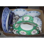 BOX OF ASSORTED TRANSFER PRINTED POTTERY, A SPODE BLUE PRINTED "ITALIAN PATTERN" CIRCULAR PLATE,