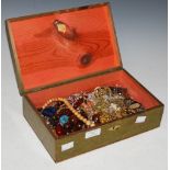 A JEWELLERY BOX CONTAINING A LARGE COLLECTION OF ASSORTED COSTUME JEWELLERY