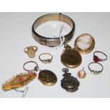COLLECTION OF ASSORTED JEWELLERY TO INCLUDE A CHESTER SILVER BANGLE, A BIRMINGHAM SILVER PENDANT ,