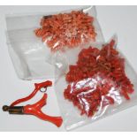A COLLECTION OF ASSORTED CORAL TO INCLUDE TWO BAGS OF ASSORTED LOOSE AND SEMI-STRUNG NECKLACES, A