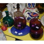 A COLLECTION OF GLASSWARE TO INCLUDE THREE PURPLE GLASS FINGER BOWLS, A BROWN TINTED DECANTER AND