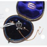 AN EARLY 20TH CENTURY YELLOW, WHITE METAL, SPLIT PEARL AND DIAMOND CHIP LYRE SET BAR BROOCH