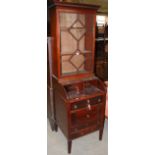 AN EARLY 20TH CENTURY MAHOGANY BUREAU BOOKCASE OF SLENDER PROPORTIONS, THE UPPER SECTION WITH