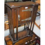 AN EARLY 20TH CENTURY ARTS AND CRAFTS STYLE STAINED WOOD SIDE CABINET WITH SINGLE CUPBOARD DOOR,