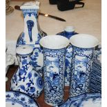 A PAIR OF CHINESE PORCELAIN BLUE AND WHITE SLEEVE VASES, LATE 19TH/ EARLY 20TH CENTURY, DECORATED