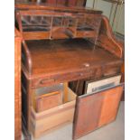 EARLY 20TH CENTURY STAINED OAK ROLL-TOP DESK