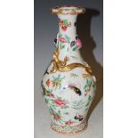 A CHINESE PORCELAIN FAMILLE ROSE VASE, THE SHOULDER WITH CHILONG DETAIL
