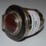 A WHITE METAL MOUNTED HORN SNUFF MULL, THE HINGED COVER WITH RED STONE CABOCHON DETAIL