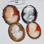 A LATE 19TH/ EARLY 20TH CENTURY YELLOW METAL OVAL CAMEO BROOCH, TOGETHER WITH THREE OTHER WHITE