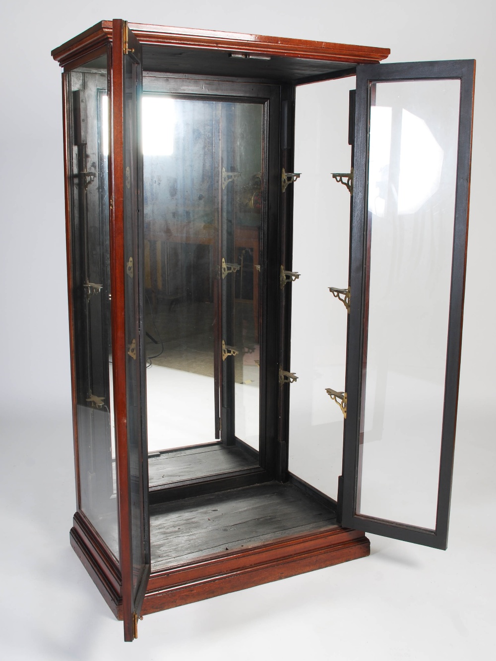An early 20th century mahogany mirror back display cabinet, the moulded cornice above a pair of - Image 4 of 7