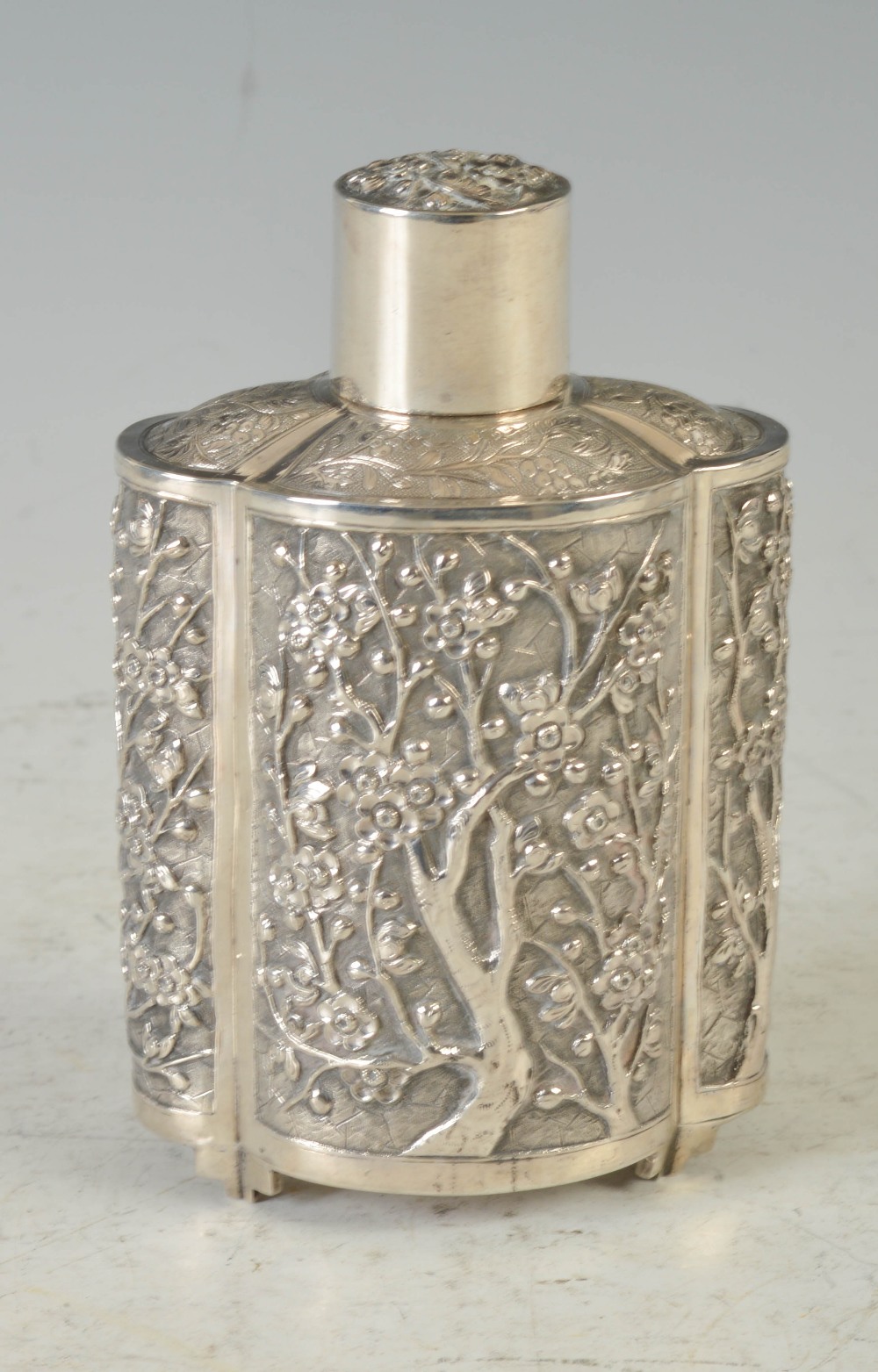 A late 19th/ early 20th century Chinese silver quatrefoil shaped tea caddy, WANG HING, with embossed - Image 3 of 6