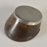 A small horse's hoof snuff mull with plain silver mounts and iron shoe to base, maker's mark 'WC' (