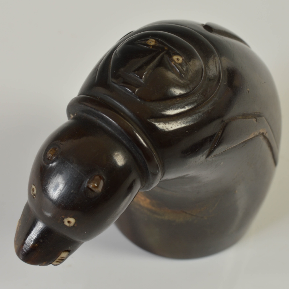 A mid 19th century curled horn snuff mull, in the form of a stylised animal, the head with inset - Image 3 of 4