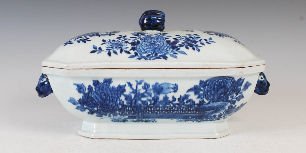 A Chinese blue and white porcelain octagonal shaped tureen and cover, Qing Dynasty, decorated with - Image 4 of 10