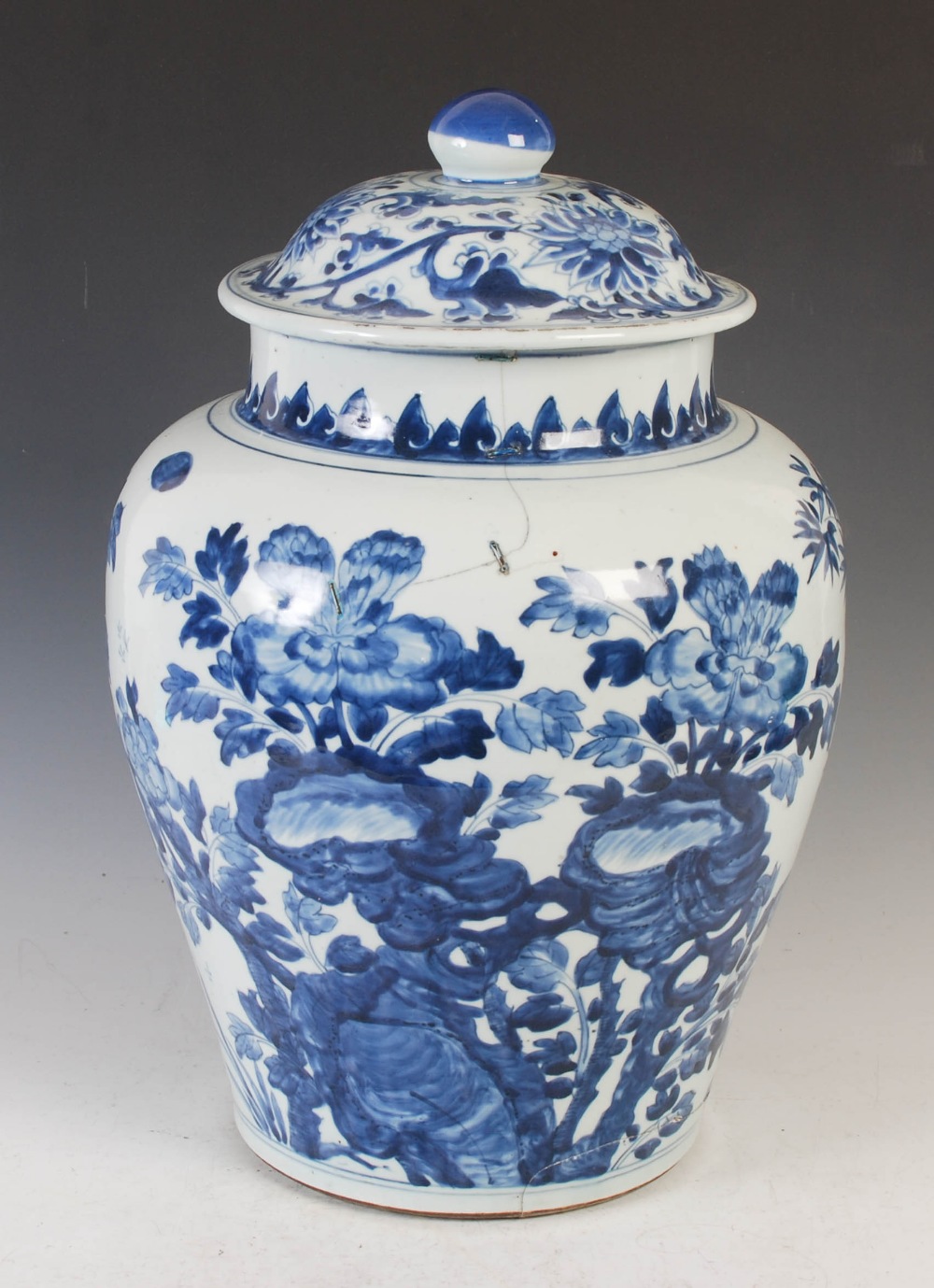 A Chinese porcelain blue and white jar and cover, probably late Ming Dynasty, decorated with