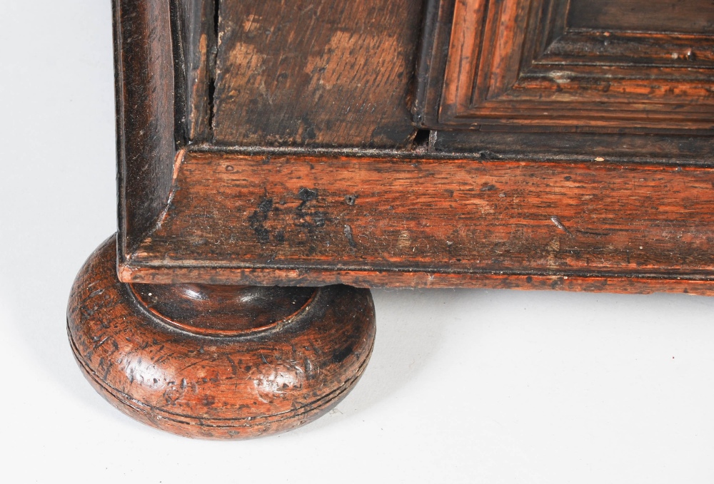 An 18th century oak dresser, the rectangular planked top above three frieze drawers and central - Image 6 of 9