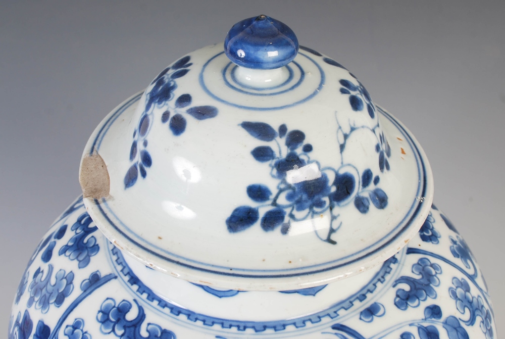 A Chinese porcelain blue and white jar and cover, Qing Dynasty, decorated with phoenix, peony and - Image 5 of 12