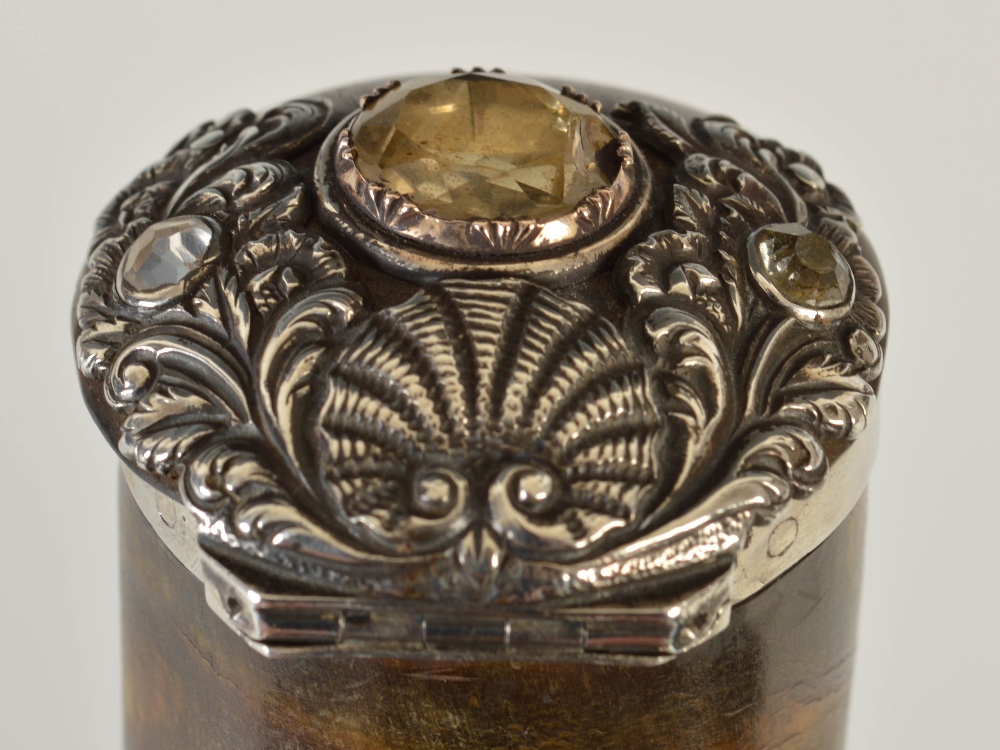 A 19th century curled horn snuff mull, the terminal in the form of a stylised seal's head with inset - Image 3 of 5