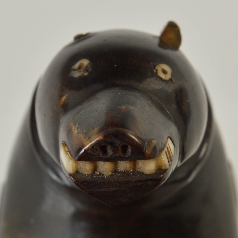 A mid 19th century curled horn snuff mull, in the form of a stylised animal, the head with inset - Image 4 of 4