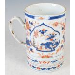 A Chinese porcelain Imari tankard, Qing Dynasty, decorated with two ruyi-shaped panels enclosing