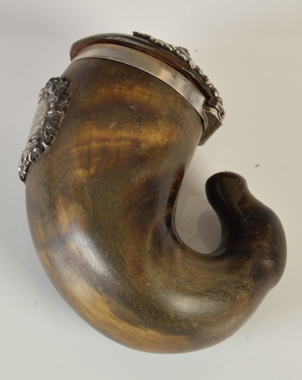 A 19th century curled horn snuff mull, the terminal in the form of a stylised seal's head with inset - Image 2 of 5