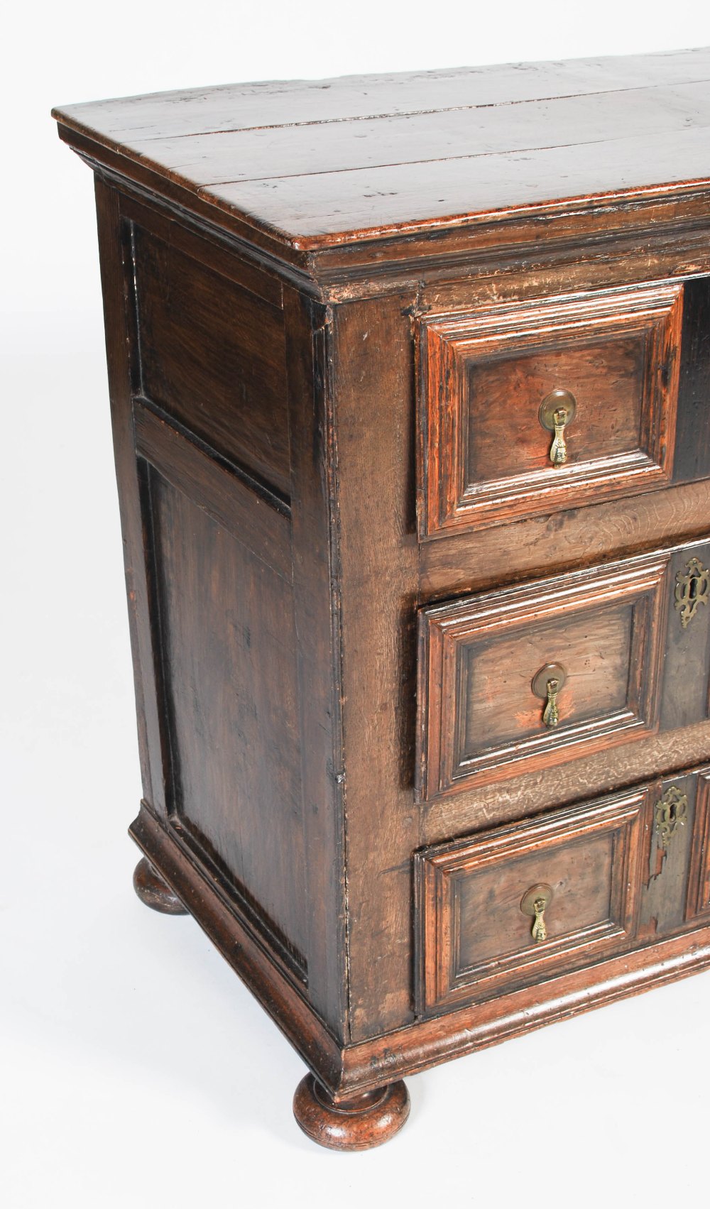 An 18th century oak dresser, the rectangular planked top above three frieze drawers and central - Image 5 of 9