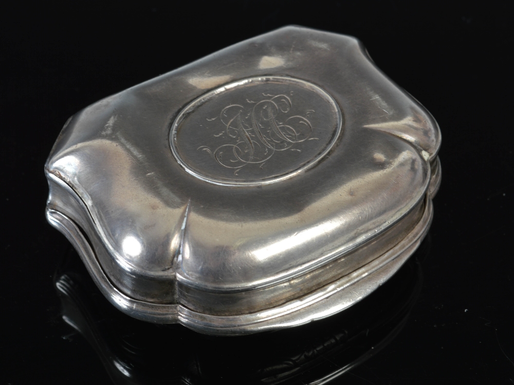A George II silver cartouche-shaped snuff box, with russet banded agate-set lid within engraved - Image 2 of 3