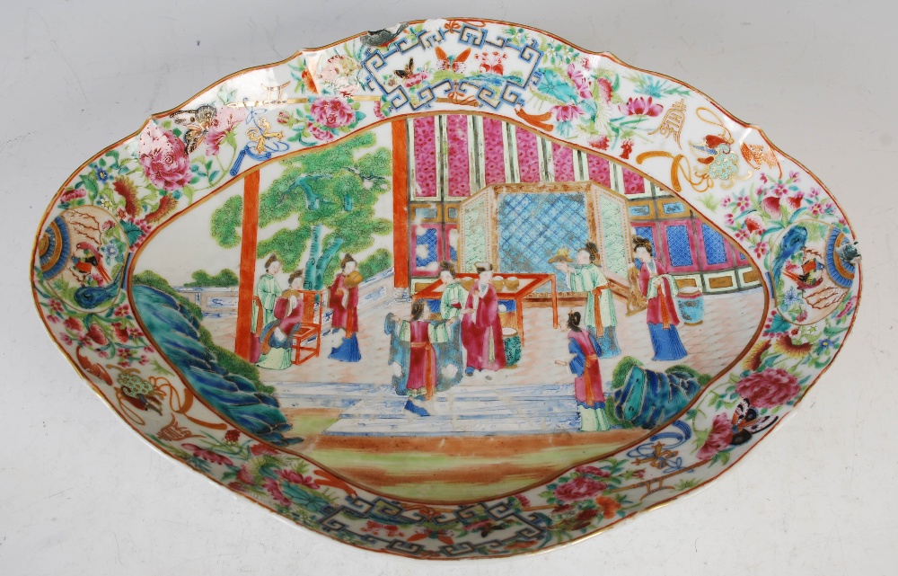 A Chinese porcelain famille rose canton lozenge shaped dish, Qing Dynasty, decorated with Court - Image 3 of 6