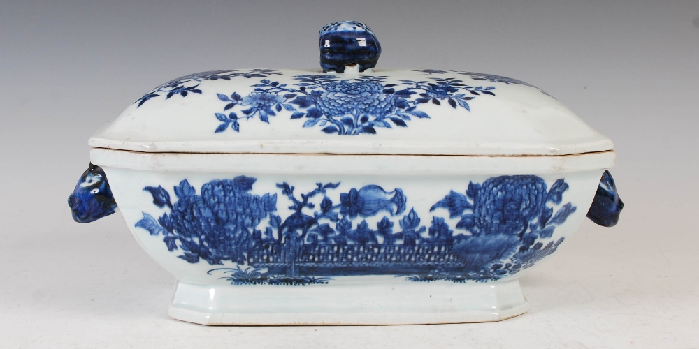 A Chinese blue and white porcelain octagonal shaped tureen and cover, Qing Dynasty, decorated with - Image 2 of 10