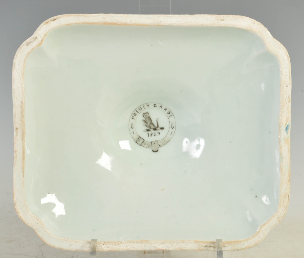 A Chinese porcelain Canton famille rose tureen cover with Armorial 'PRENEY GARDE 1869', Qing - Image 2 of 3