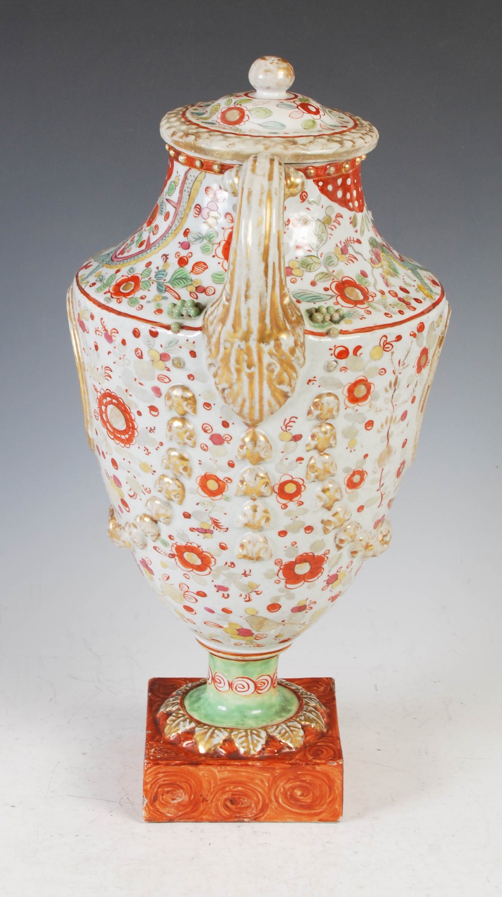 A Chinese porcelain twin-handled urn and cover, Qing Dynasty, decorated with two oval shaped - Image 4 of 10