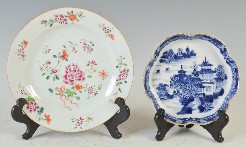 A collection of Chinese porcelain, Qing Dynasty, to include; a blue and white hexagonal shaped spoon - Image 2 of 6