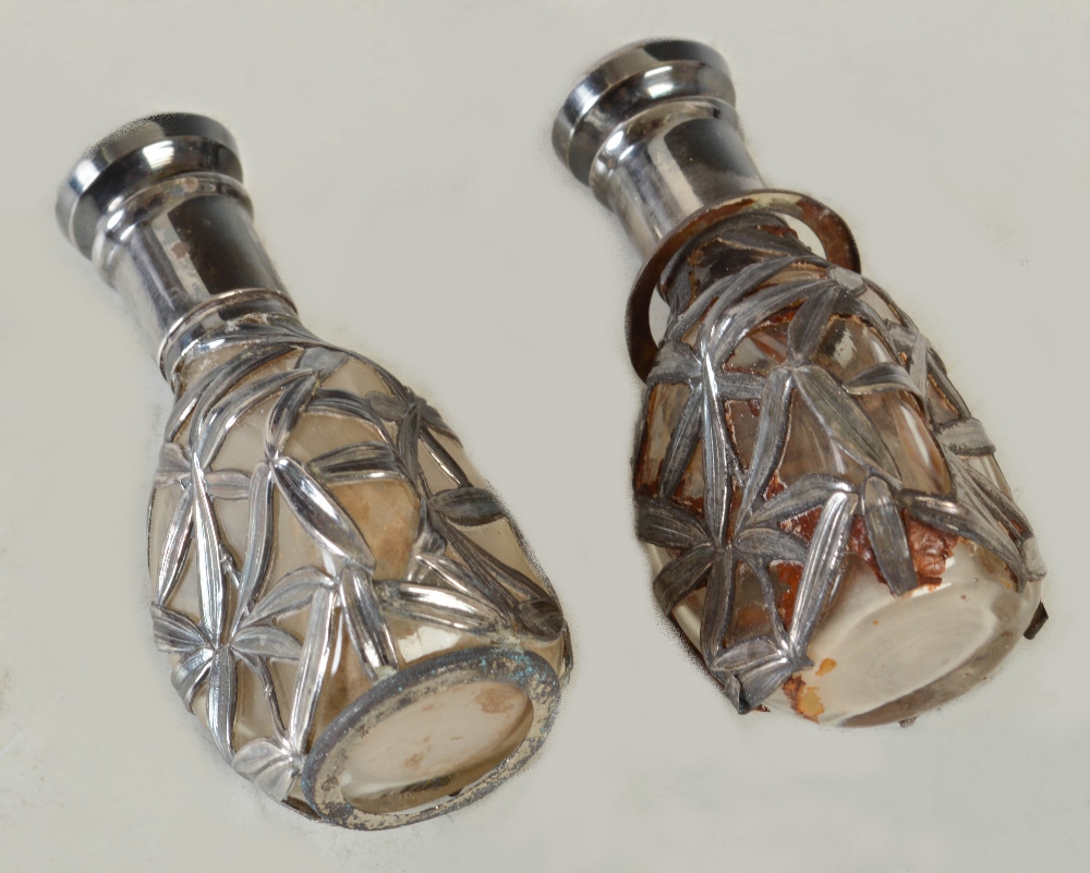 An early 20th century Chinese sterling silver mounted perfume or scent bottle with pouring - Image 4 of 4