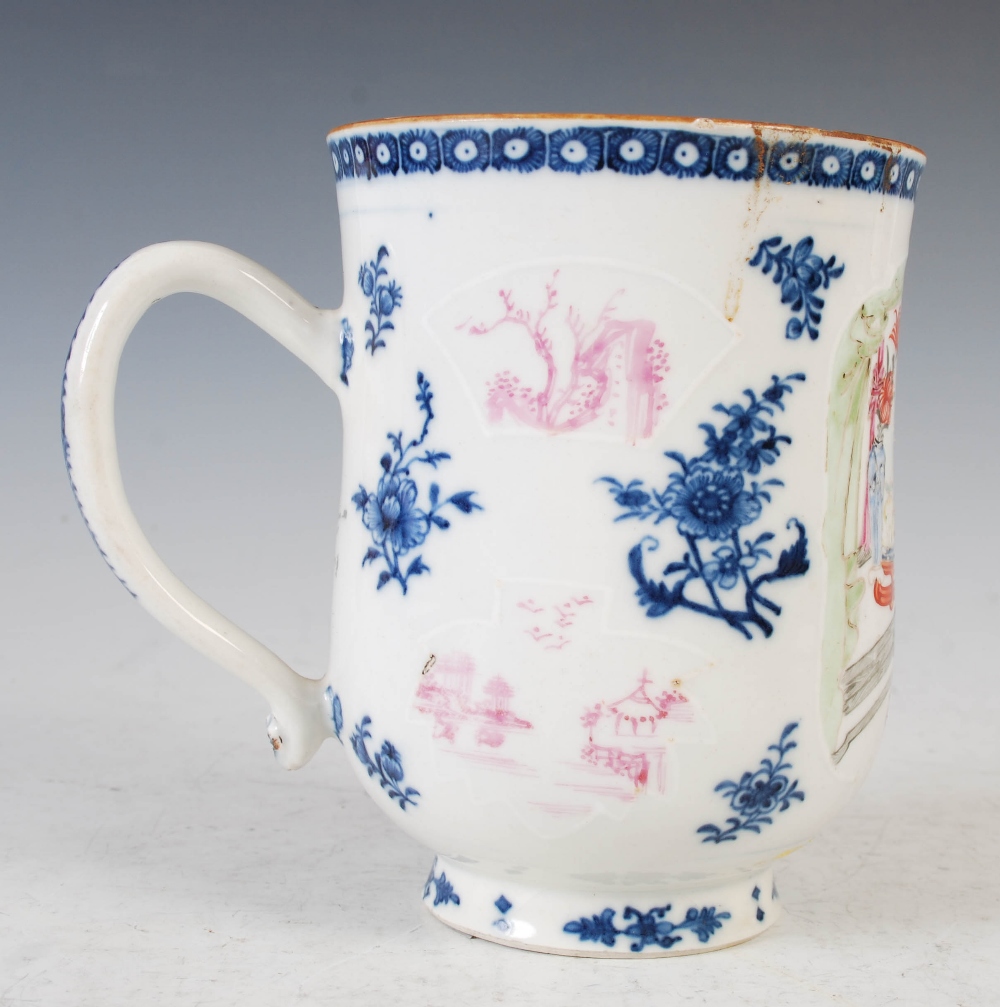 A Chinese porcelain blue and white tankard, Qing Dynasty, decorated in famille rose enamels with - Image 5 of 8