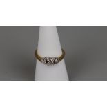 18ct gold 3 stone diamond ring - Approx size N