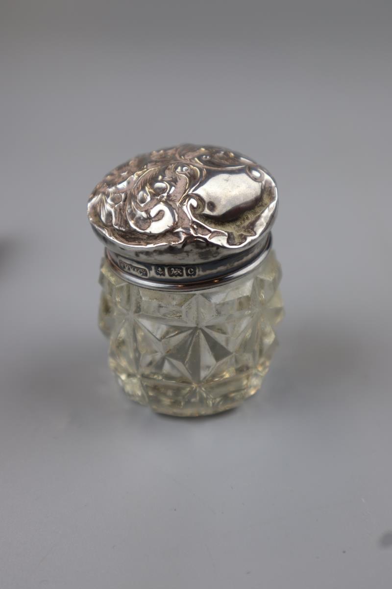 Collection of silver to include hallmarked silver salt in form of rabbit - Image 3 of 9