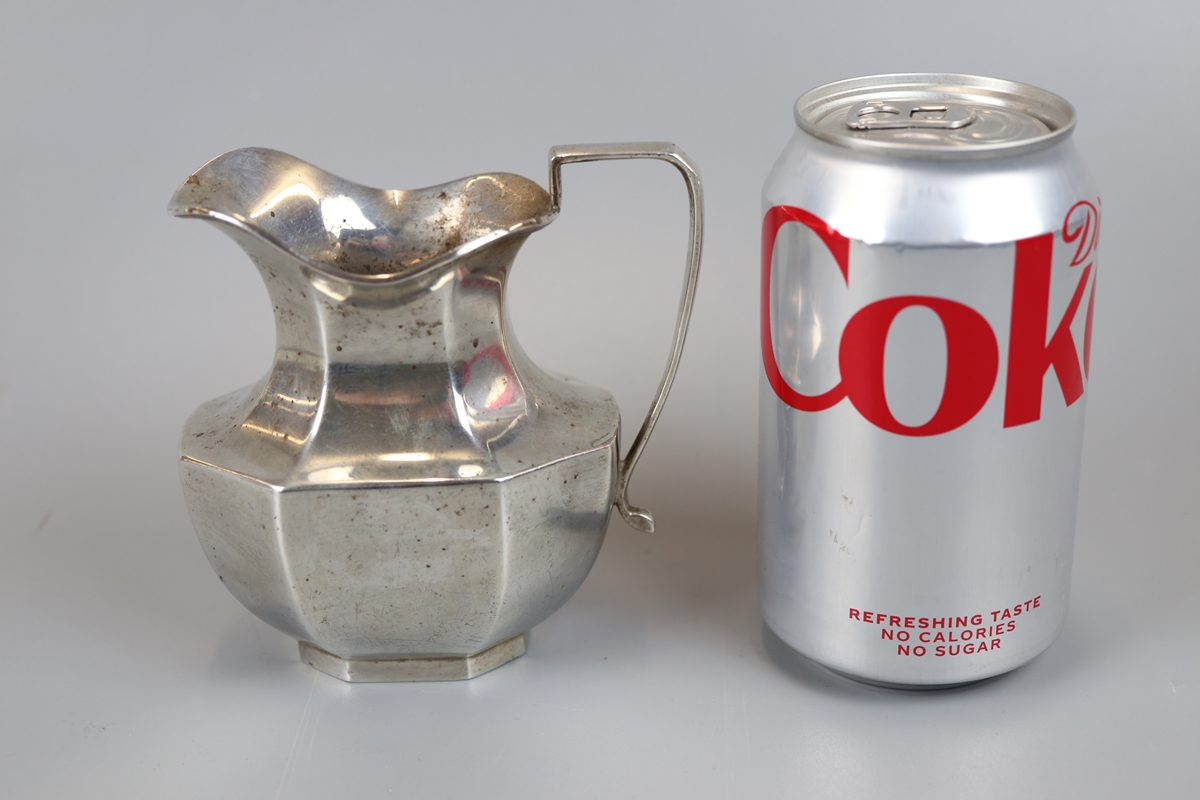 Hallmarked silver Art Deco jug Approx weight 179g